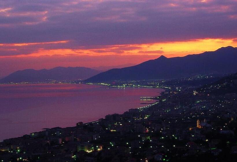 غرفة قياسية فردية مطلة علي البحر, Albergo Calcagno