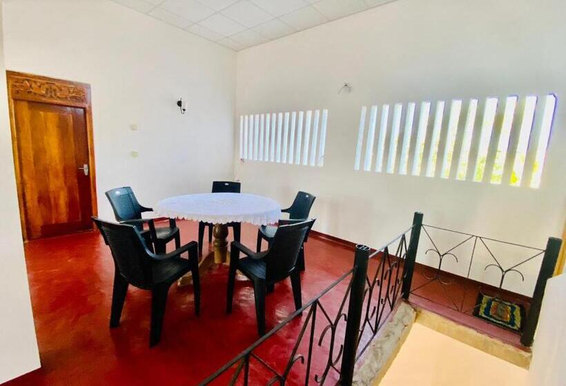 ルームシェアのワンベッド, Hamba Hostel For Safari