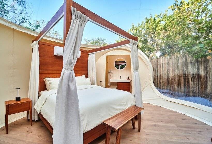 Standard Tent, Astral Tulum