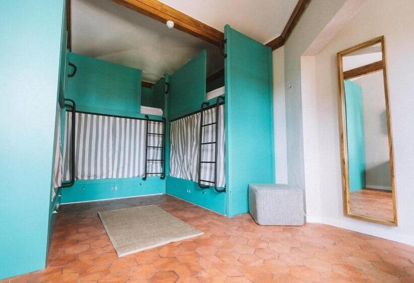 تختخواب در اتاق مشترک, Nice Way Cascais Hostel & Surf Camp