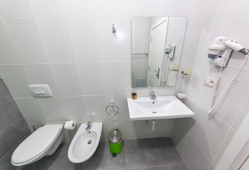 Deluxe Room View Sea with Balcony, Hildon Eco