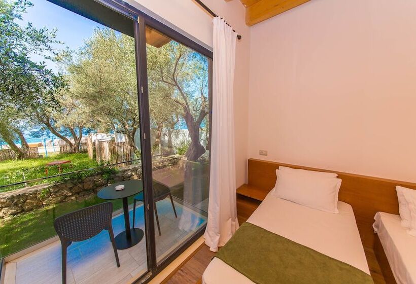 Deluxe Room View Sea with Balcony, Hildon Eco