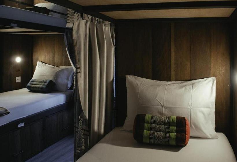 共用房间的床, Whereder Poshtel