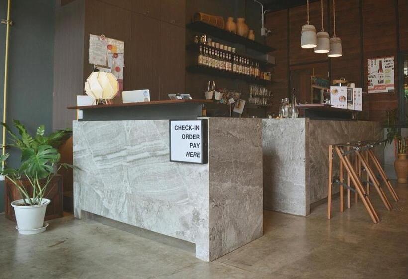 带共用浴室的标准房间, Whereder Poshtel