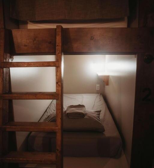 Кровать в Общей Комнате, The Haven Hostel
