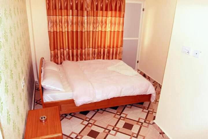 اتاق لوکس, The Tranqulity Inn