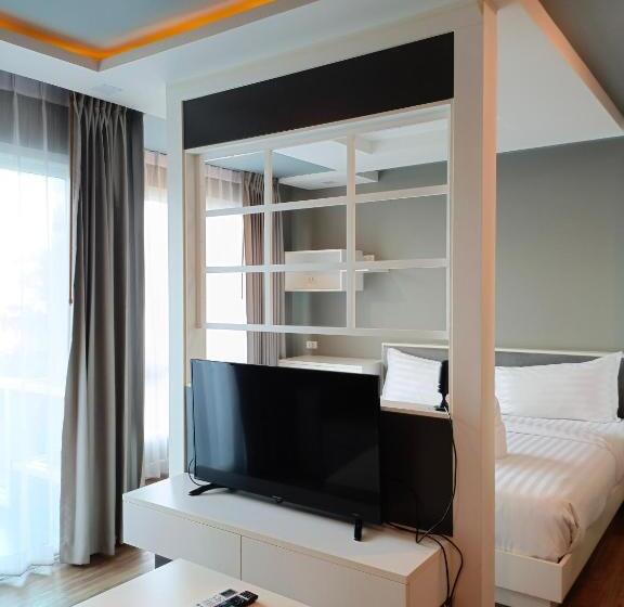 풀장 전망 디럭스 룸, Wisdom Hotel & Residence