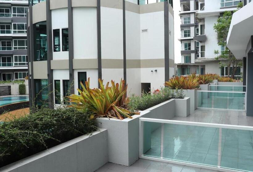 풀장 전망 디럭스 룸, Wisdom Hotel & Residence