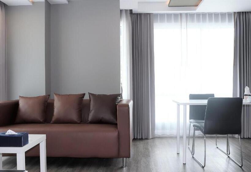 سوئیت پریمیوم با چشمانداز استخر, Wisdom Hotel & Residence
