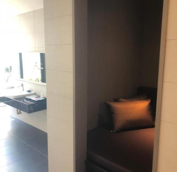 اتاق لوکس, Shui Nong Motel