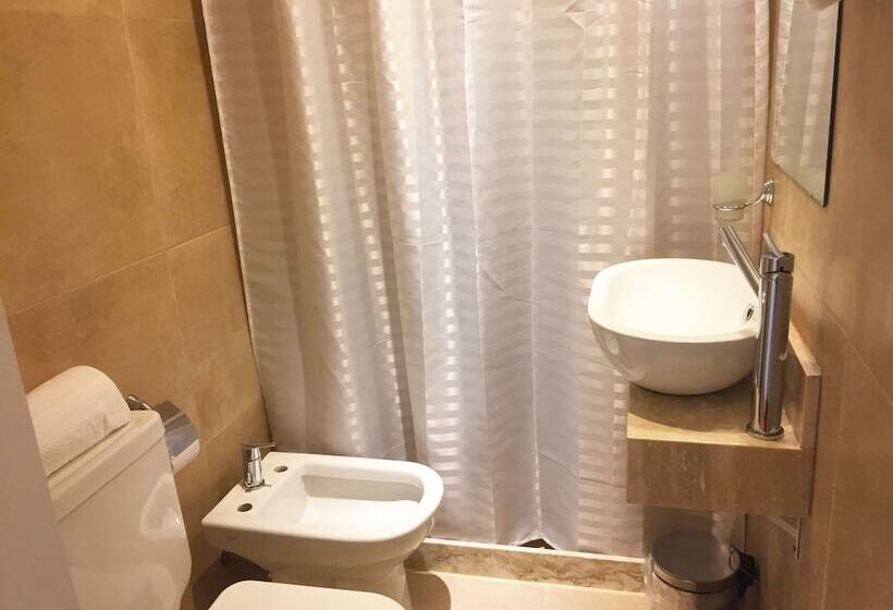 Кровать в Общей Комнате, Circus Hostel&hotel Montevideo