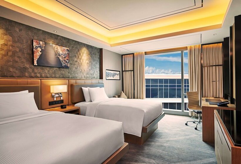 Quarto Executivo Vista Piscina, Hilton Manila
