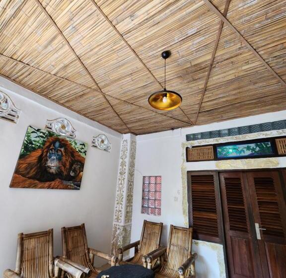اتاق اکونومی, Jungle Inn Bukit Lawang