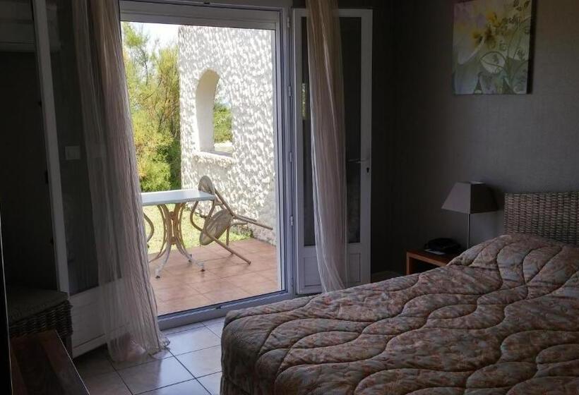 اتاق استاندارد با چشم‌انداز باغ, Hôtel Pineto