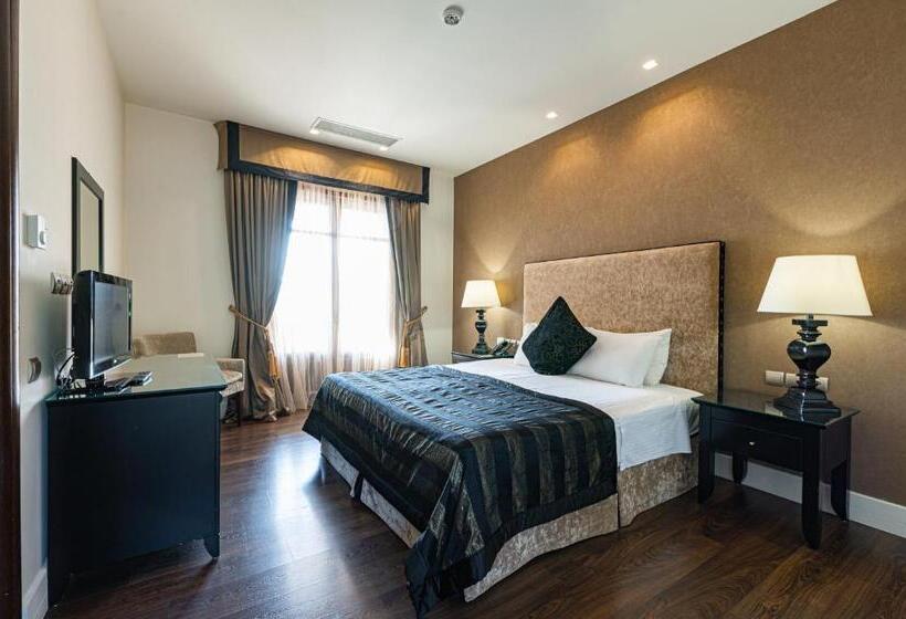 جناح إدارى, Nymfasia Resort