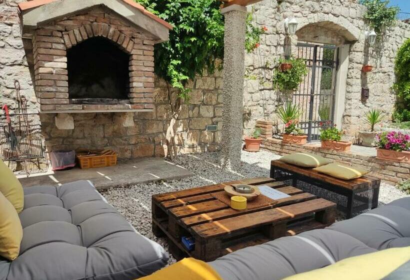 סטודיו סטנדרט עם מרפסת, Guest House Klaudija