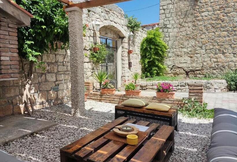 סטודיו סטנדרט עם מרפסת, Guest House Klaudija