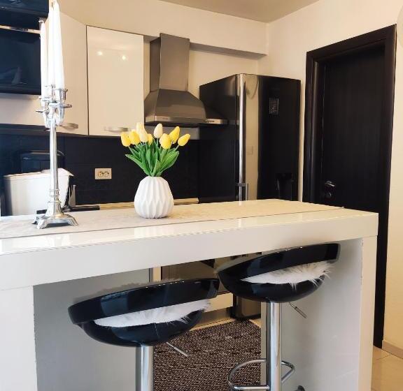 סטודיו סטנדרט עם מרפסת, Guest House Klaudija
