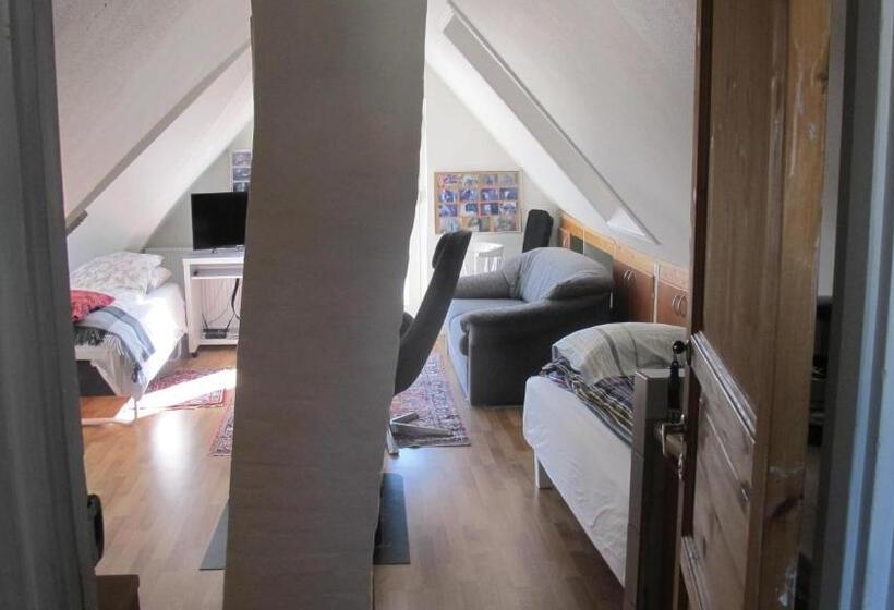 Четырехместный Номер Стандарт с Балконом, Guesthouse Sharon Aarhus