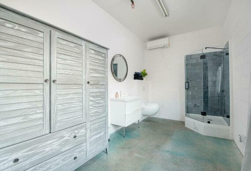 스위트, House Of Trestles   Hostel