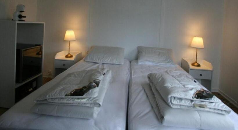 اتاق استاندارد با سرویس بهداشتی مشترک, Riverside Hostel