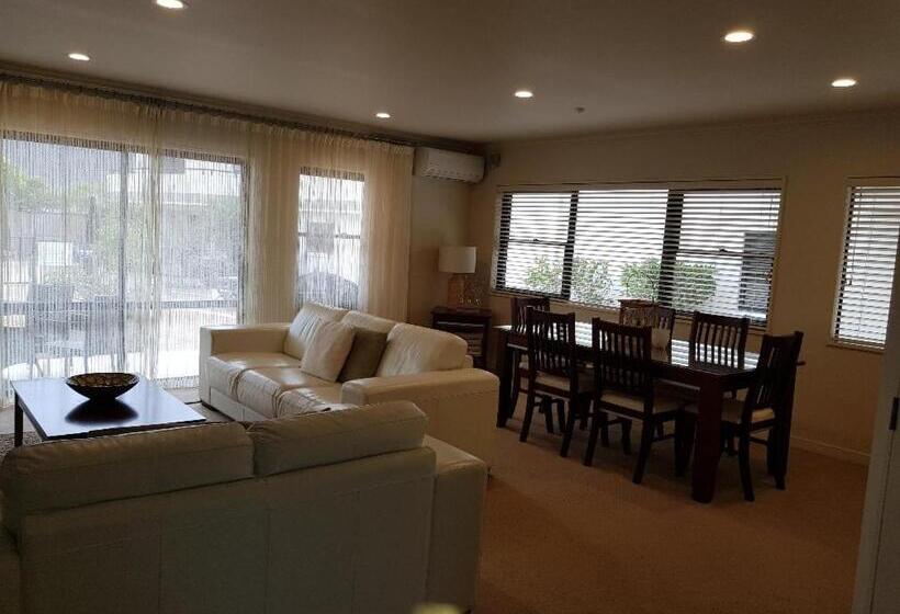 Апартаменты 2 Спальни, Ocean Breeze Resort Pauanui