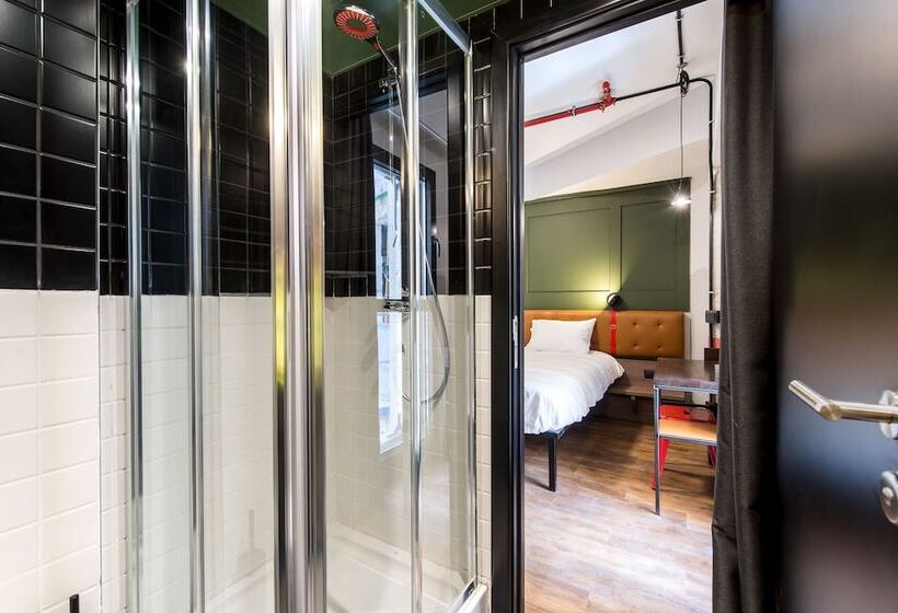家庭间, Generator Madrid