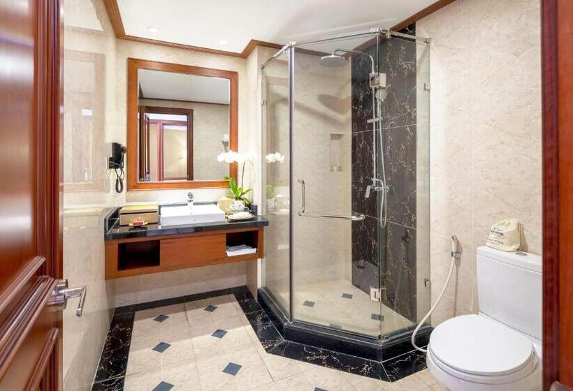 اتاق خانوادگی با چشم‌انداز دریا, Dlg Hotel Danang