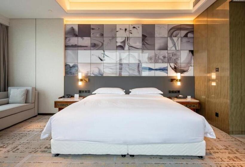 Номер Deluxe, Wyndham Grand Suzhou Fenhu