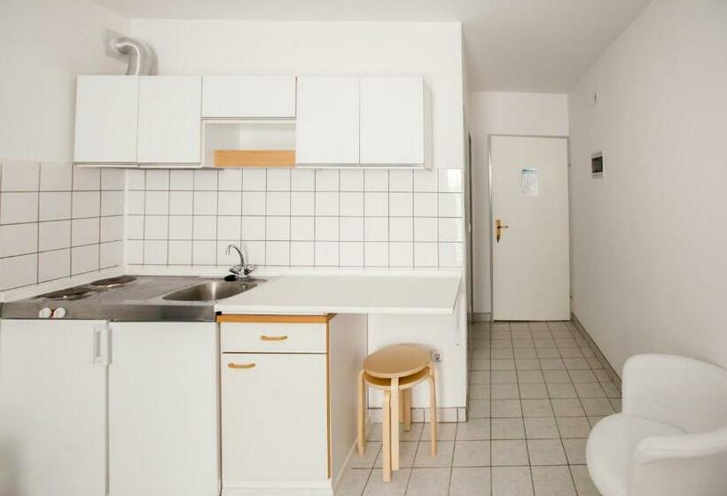 Студио Стандарт Вид на Сад, Friendly People's Guest House