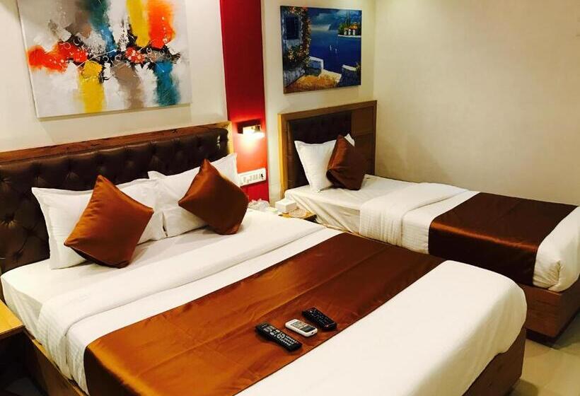 Трехместный Номер Deluxe, Grandeur Near Mumbai International Airport