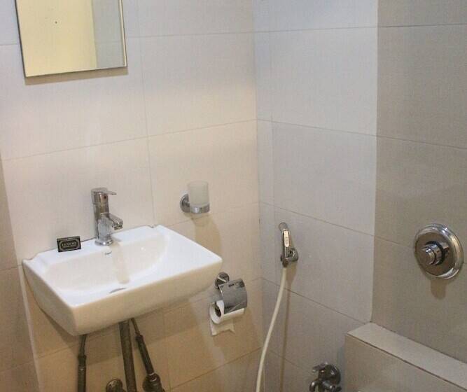 Трехместный Номер Deluxe, Grandeur Near Mumbai International Airport