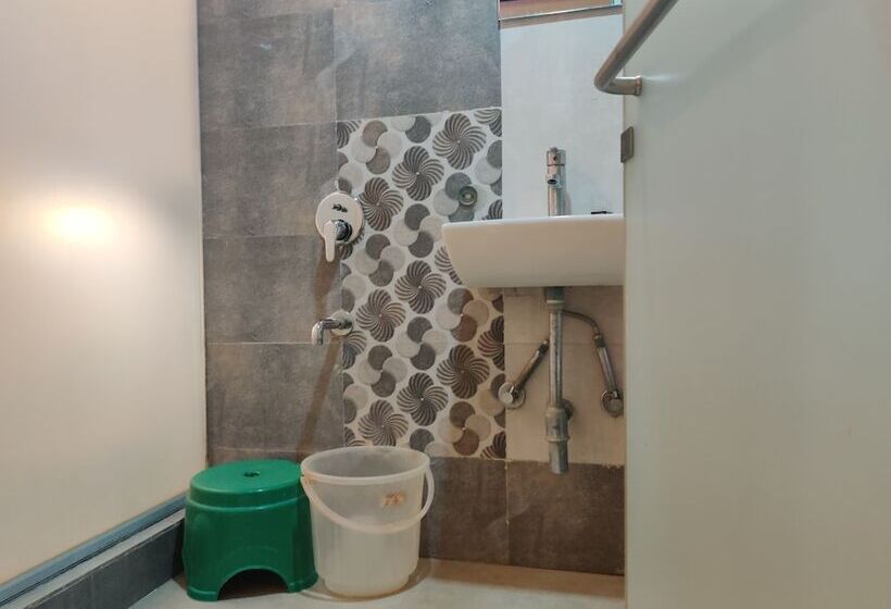 Трехместный Номер Deluxe, Grandeur Near Mumbai International Airport