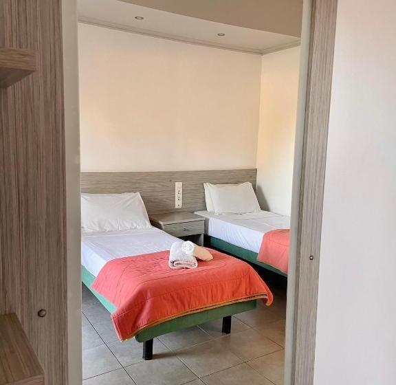 스탠다드 스튜디오, Oula Maisonettes