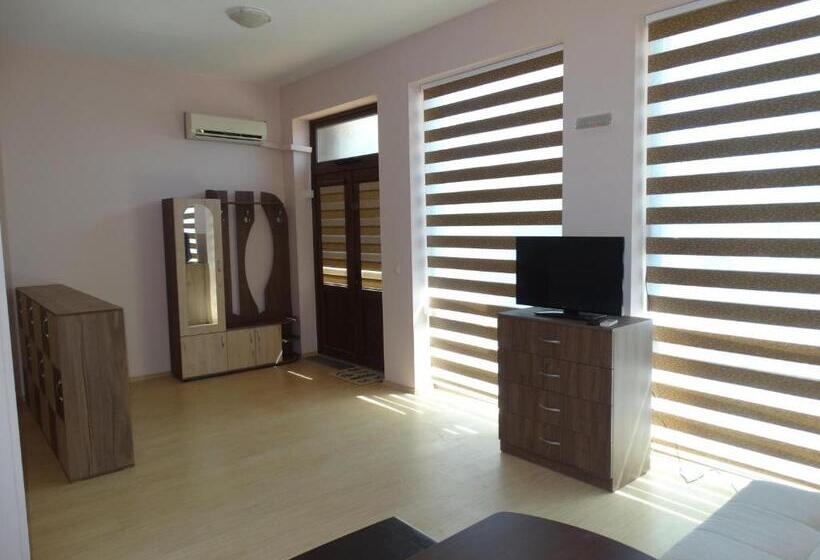 إستديو قياسى مطل على الحديقة, Chateau Del Marina Apart Complex