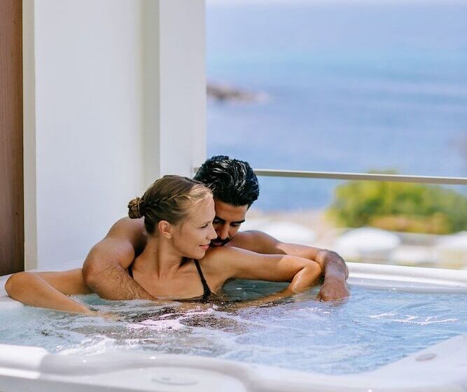 سوییت جونیور با چشم‌انداز دریا, Ivi Mare   Designed For Adults By Louis Hotels