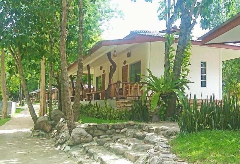 스탠다드 트리플 룸, Lunda Orchid Resort