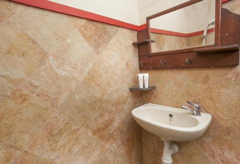 Номер Стандарт, Reddoorz Near Stasiun Kota Baru Malang