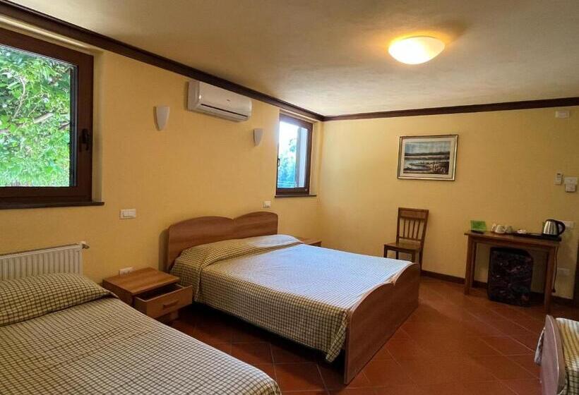 スタンダード４人部屋, Alloggio Agrituristico Ronchi Di Fornalis