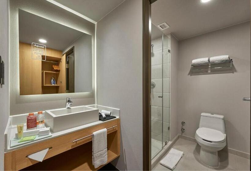 Люкс Кровать Кинг, City Express Suites By Marriott Cancún Aeropuerto