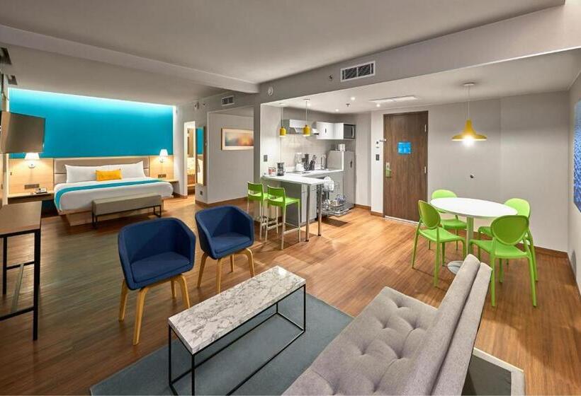 Люкс Кровать Кинг, City Express Suites By Marriott Cancún Aeropuerto