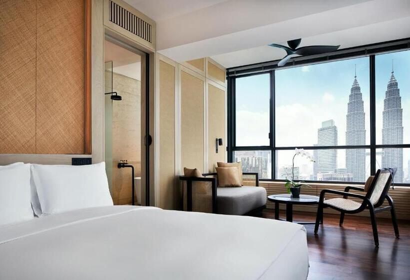 سوئیت دولوکس با چشم‌انداز, The Ruma Hotel And Residences