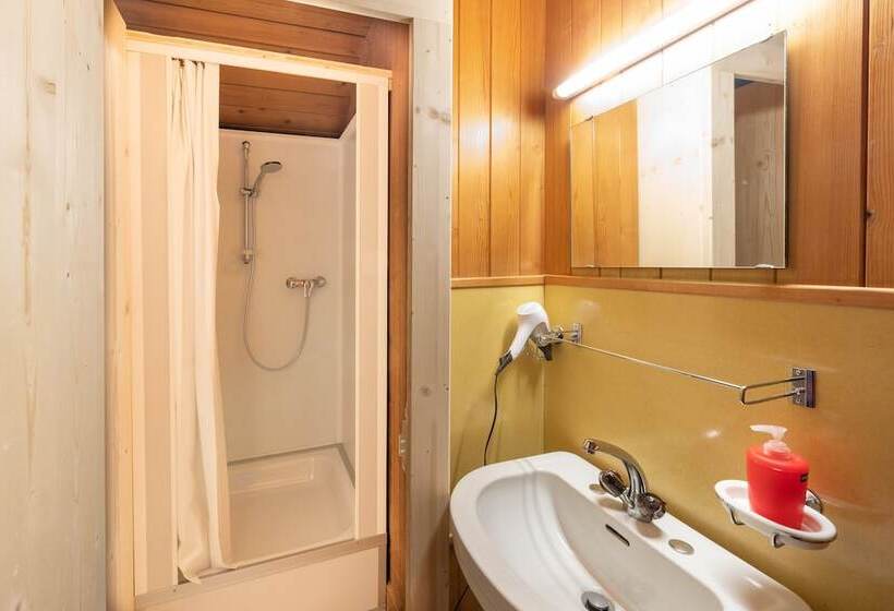 Номер Базовый Совметсный Санузел, Lake Lodge Hostel