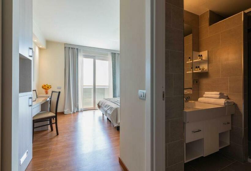 Люкс Вид на Море, Grand Hotel Pietra Ligure
