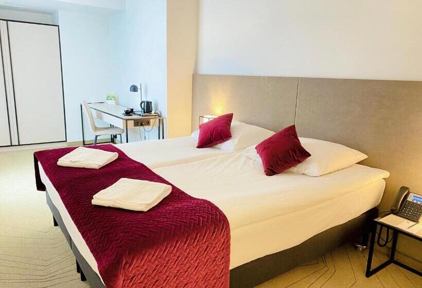 Студия Стандарт, Arche Hotel Krakowska