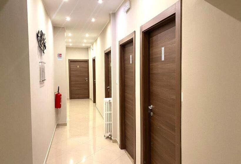 اتاق استاندارد سه نفره, Golden Milano
