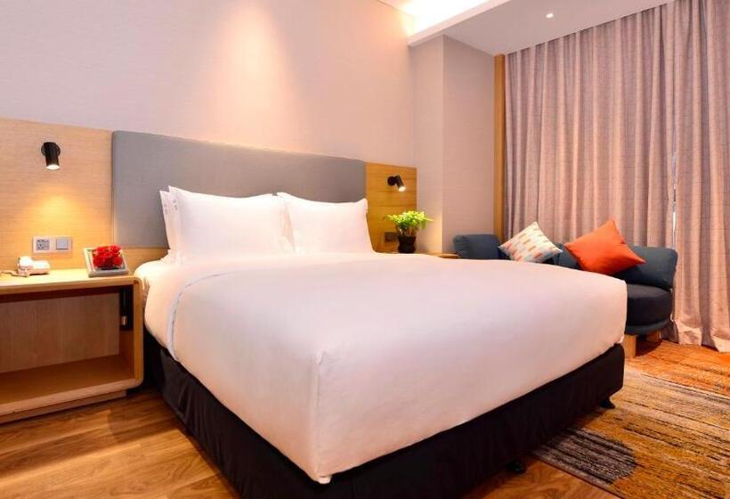 带大床的豪华间, Holiday Inn Express Luanchuan, An Ihg