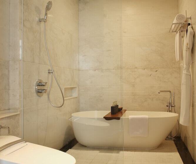 Президентский Люкс, Jhl Solitaire Gading Serpong