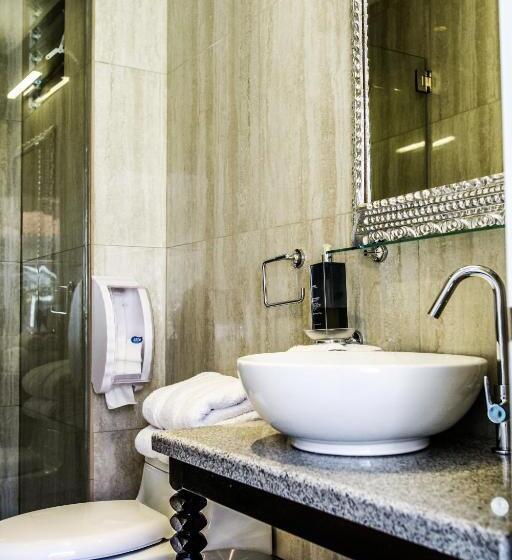 اتاق استاندارد سه نفره, Tariq Boutique