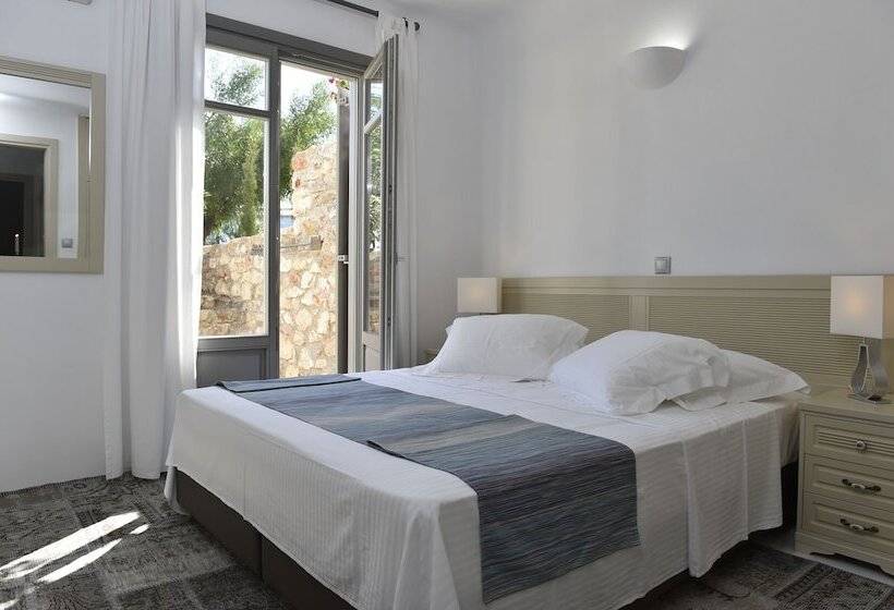 Вилла 3 Спальни с Бассейном, Naoussa Hills Boutique Resort  Adults Only